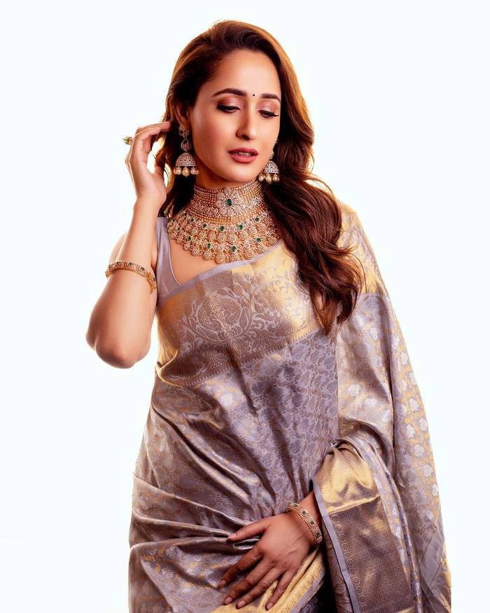 pragya jaiswal_teluguvox_25